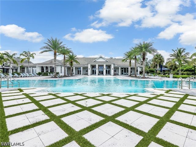 9052 Saint Lucia DR, Naples, FL 34114