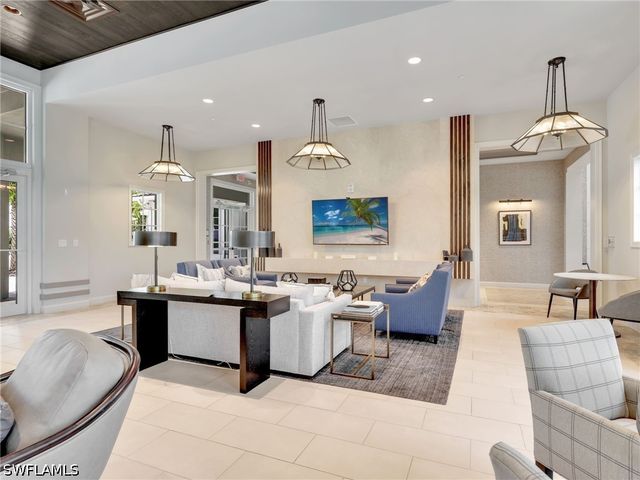 9052 Saint Lucia DR, Naples, FL 34114