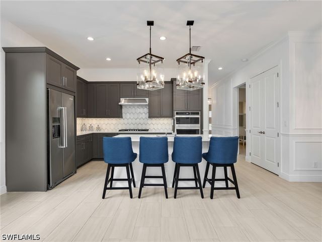 9052 Saint Lucia DR, Naples, FL 34114