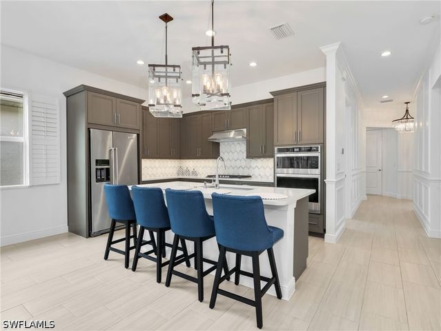 9052 Saint Lucia DR, Naples, FL 34114