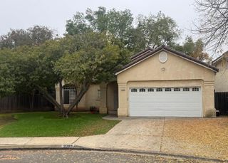 2293 E Ryan Avenue, Fresno, CA 93720