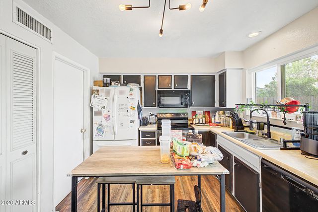 1041 E LODGE Drive, Tempe, AZ 85283