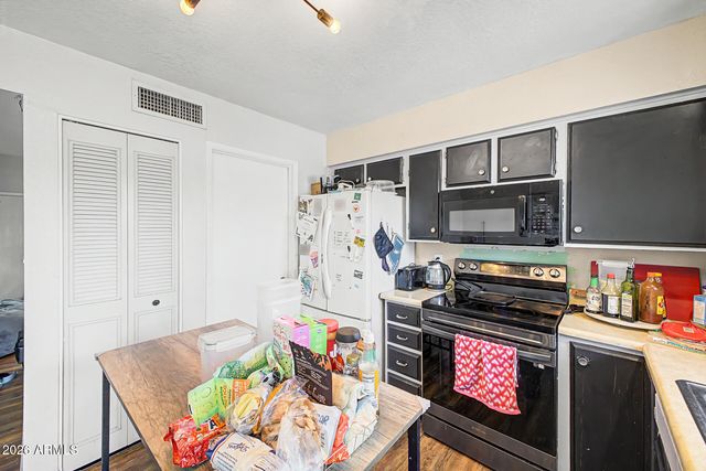1041 E LODGE Drive, Tempe, AZ 85283