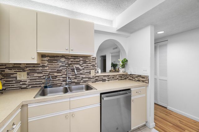 10110 Cedar Point Boulevard 305, Boynton Beach, FL 33437