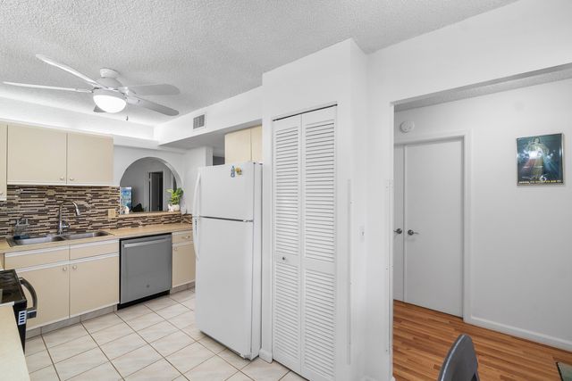 10110 Cedar Point Boulevard 305, Boynton Beach, FL 33437