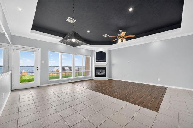 16 Regency Point, Conroe, TX 77356