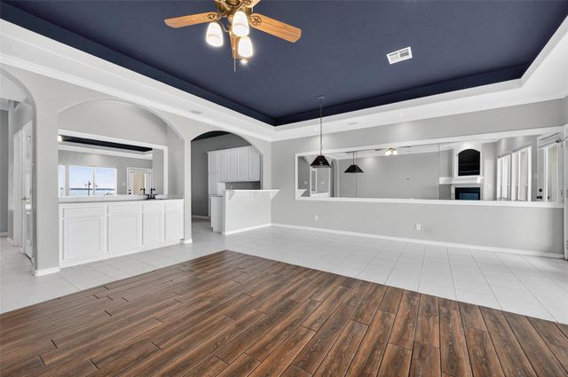 16 Regency Point, Conroe, TX 77356