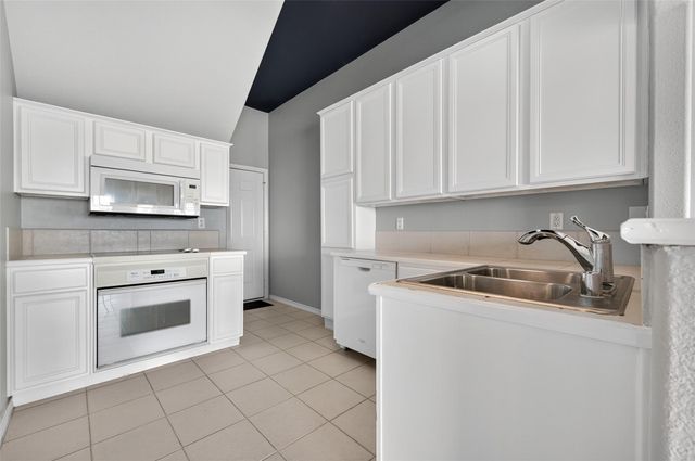 16 Regency Point, Conroe, TX 77356