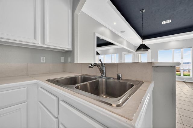 16 Regency Point, Conroe, TX 77356