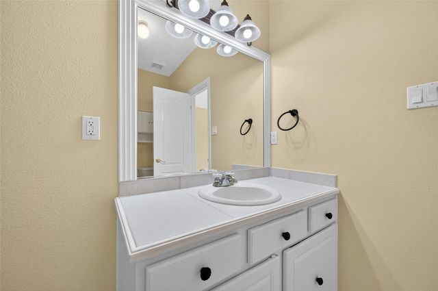 16 Regency Point, Conroe, TX 77356