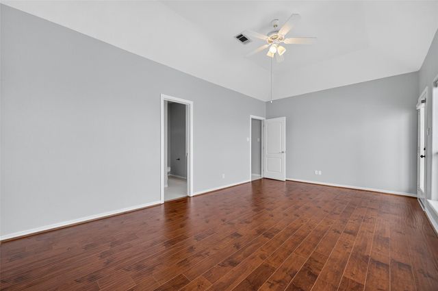 16 Regency Point, Conroe, TX 77356