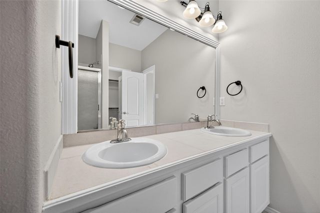 16 Regency Point, Conroe, TX 77356