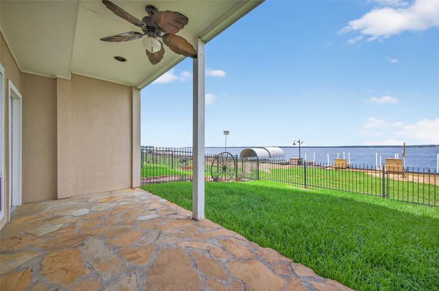 16 Regency Point, Conroe, TX 77356