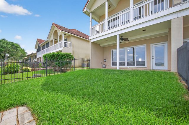 16 Regency Point, Conroe, TX 77356