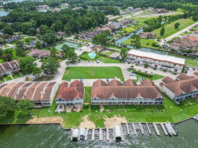 16 Regency Point, Conroe, TX 77356