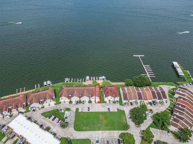 16 Regency Point, Conroe, TX 77356