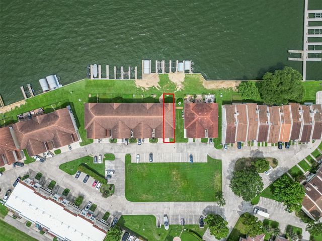 16 Regency Point, Conroe, TX 77356