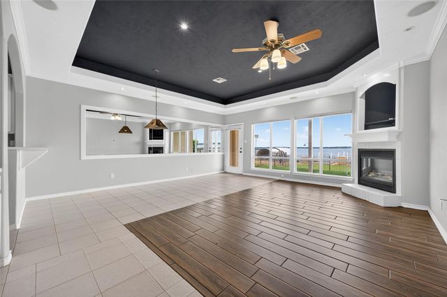 16 Regency Point, Conroe, TX 77356