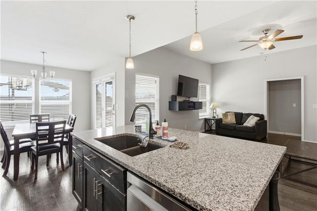 14223 Amanda Lane, Basehor, KS 66007