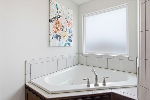 14223 Amanda Lane, Basehor, KS 66007