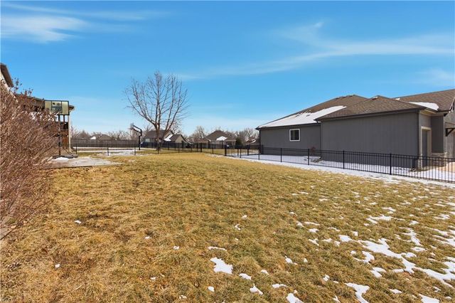 14223 Amanda Lane, Basehor, KS 66007