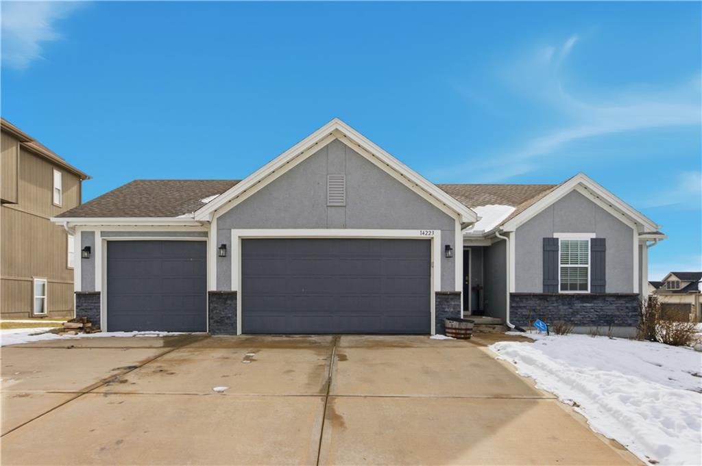 14223 Amanda Lane, Basehor, KS 66007