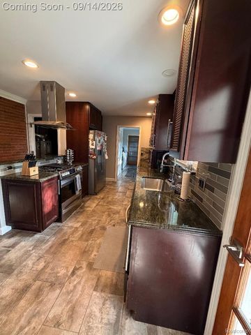 1615 Ladd Road, Wolverine Lake Village, MI 48390
