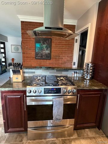 1615 Ladd Road, Wolverine Lake Village, MI 48390