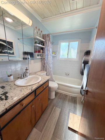1615 Ladd Road, Wolverine Lake Village, MI 48390