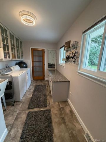 1615 Ladd Road, Wolverine Lake Village, MI 48390