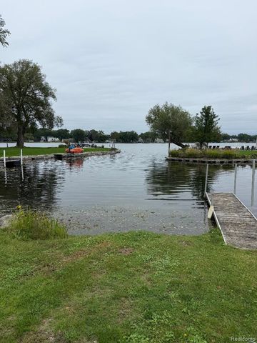 1615 Ladd Road, Wolverine Lake Village, MI 48390