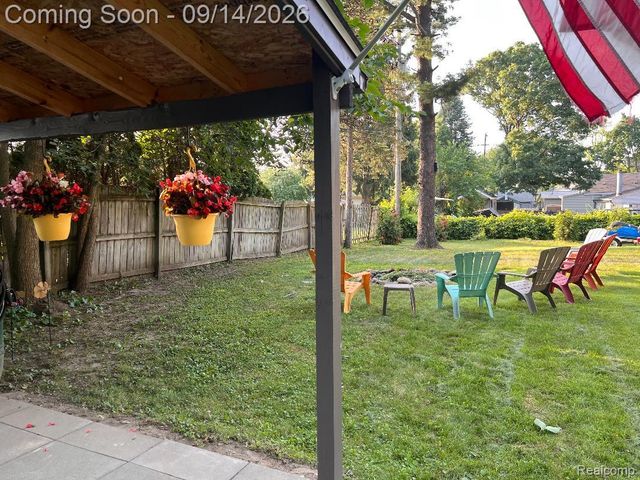 1615 Ladd Road, Wolverine Lake Village, MI 48390