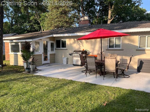 1615 Ladd Road, Wolverine Lake Village, MI 48390