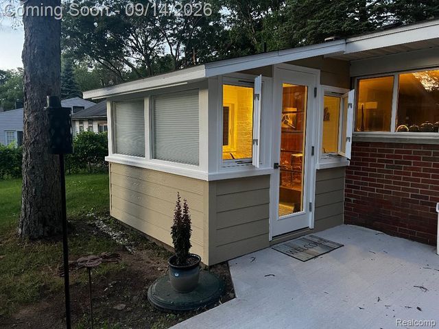 1615 Ladd Road, Wolverine Lake Village, MI 48390