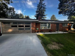 1615 Ladd Road, Wolverine Lake Village, MI 48390