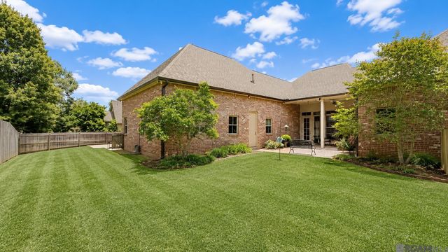 17744 Pecan Shadows Dr, Saint George, LA 70810