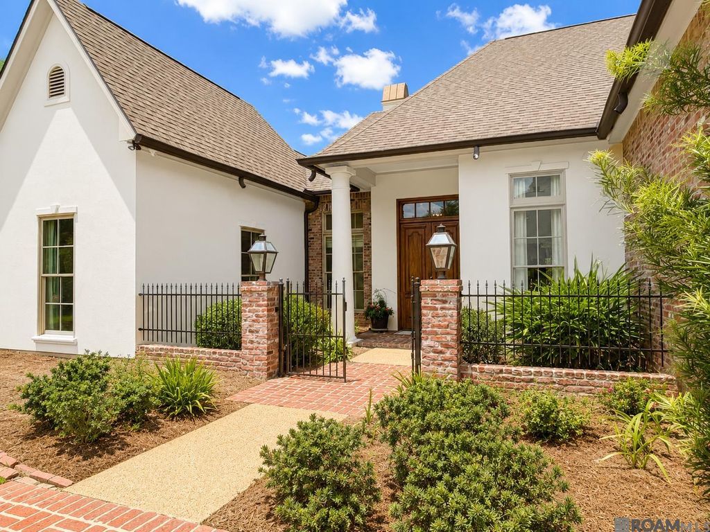 17744 Pecan Shadows Dr, Saint George, LA 70810