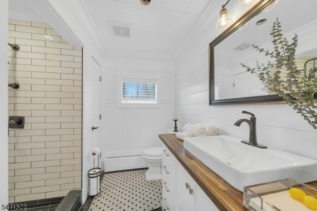 8 Glenwood Rd, Parsippany-troy Hills Twp., NJ 07834