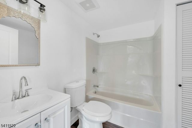 8 Glenwood Rd, Parsippany-troy Hills Twp., NJ 07834