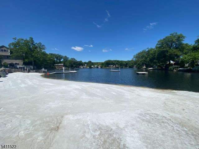 8 Glenwood Rd, Parsippany-troy Hills Twp., NJ 07834