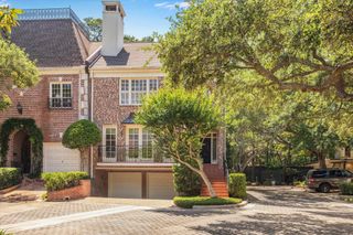 17 Pine Briar Circle, Houston, TX 77056