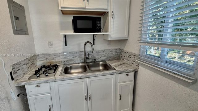 12435 SW 42nd St 1, Miami, FL 33175