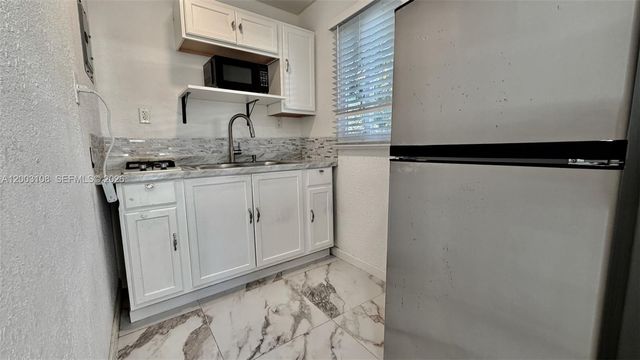 12435 SW 42nd St 1, Miami, FL 33175