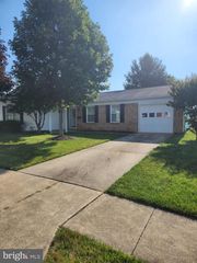 5695 CRABAPPLE DR, Frederick, MD 21703