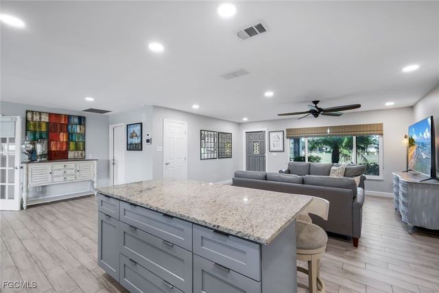 5614 De Soto CT, Cape Coral, FL 33904