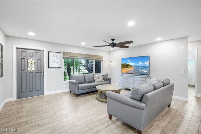 5614 De Soto CT, Cape Coral, FL 33904