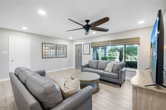 5614 De Soto CT, Cape Coral, FL 33904