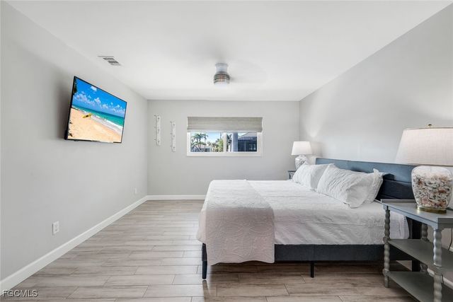 5614 De Soto CT, Cape Coral, FL 33904