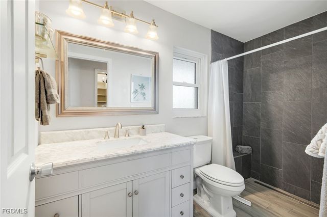 5614 De Soto CT, Cape Coral, FL 33904