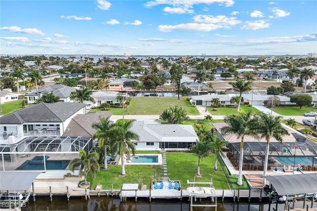 5614 De Soto CT, Cape Coral, FL 33904